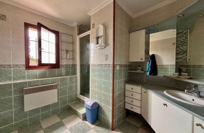 Maison familiale avec 3 chambres, bureau, jardin et garage — photo 5