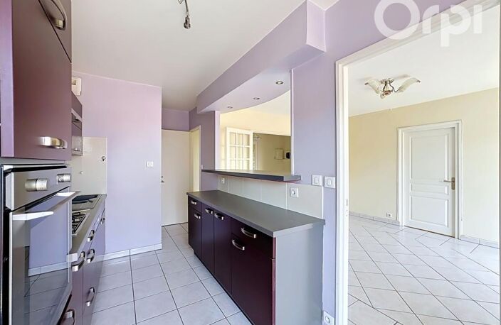CLERMONT-FERRAND, Appartement, 100m², 3 chambres, balcon, cave et place de parking attitrée — photo 2