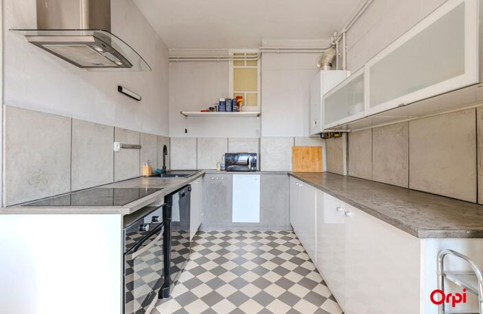 Appartement À Vendre T3 78m2 Hyper Centre de Reims — photo 4