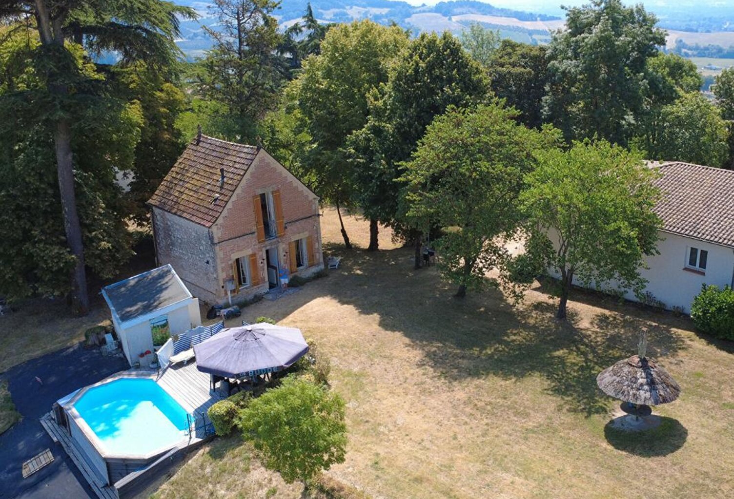 Un ensemble de deux maisons avec une vue exceptionnelle — photo 1