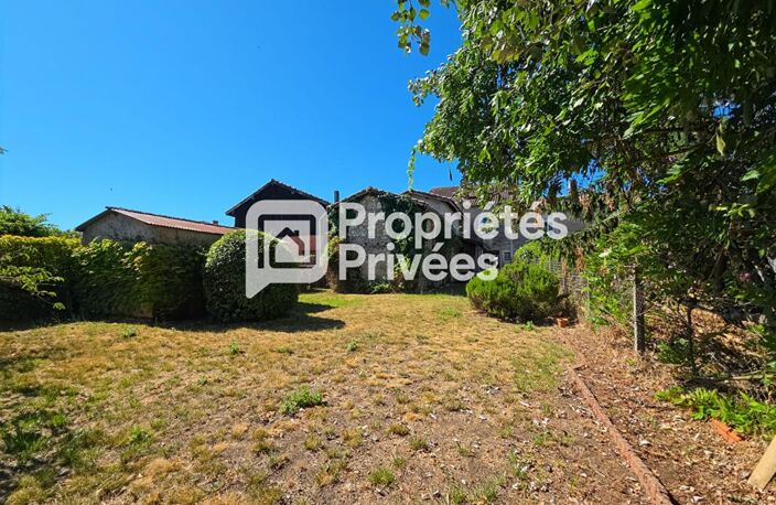 Grande maison en pierre à rénover avec jardin, dépendances et fort potentiel — photo 3