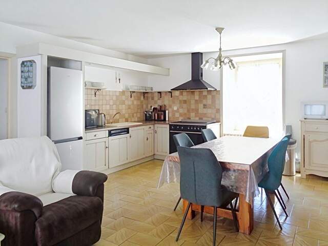 Saint Bonnet Laval(48), maison de 200 m2, 6 chambres avec 1866 m2 de terrain — photo du bien