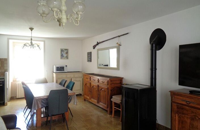 Saint Bonnet Laval(48), maison de 200 m2, 6 chambres avec 1866 m2 de terrain — photo 2