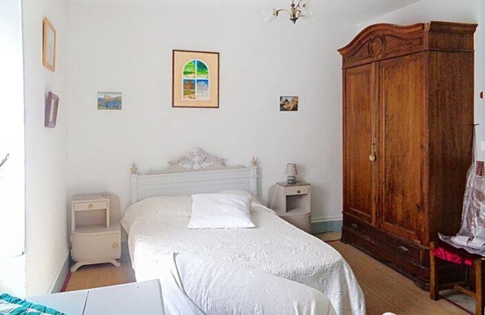 Saint Bonnet Laval(48), maison de 200 m2, 6 chambres avec 1866 m2 de terrain — photo 5