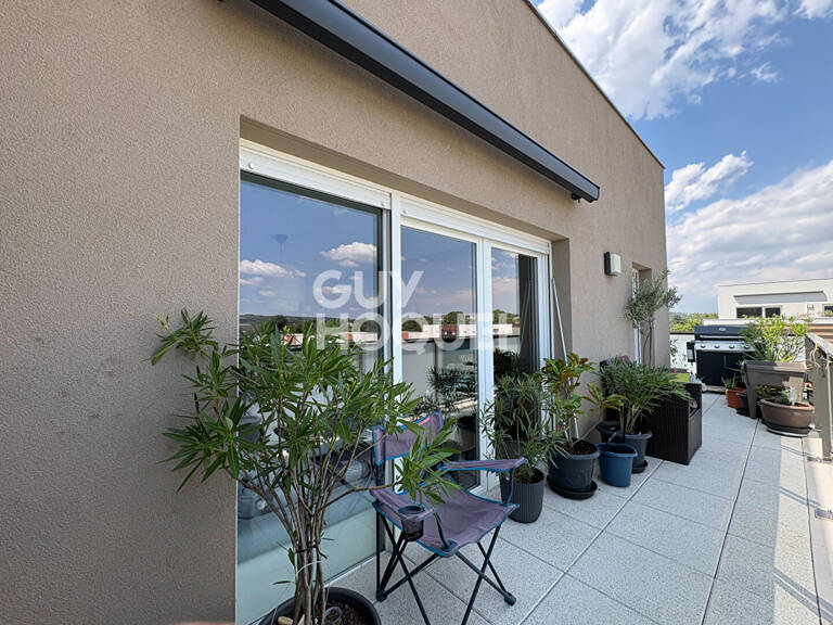 Dernier étage : T5 récent de 97 m² avec terrasse, climatisation et 2 garages — photo 1