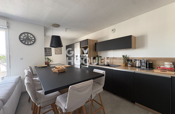 Dernier étage : T5 récent de 97 m² avec terrasse, climatisation et 2 garages — photo 4