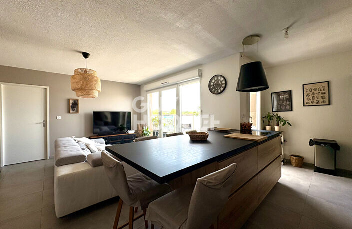 Dernier étage : T5 récent de 97 m² avec terrasse, climatisation et 2 garages — photo 5