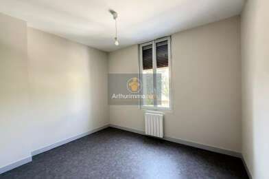 Appartement 3 pièces 700 €