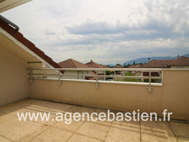 THOIRY   Appartement T4 - Dernier étage - proche centre vill — photo du bien