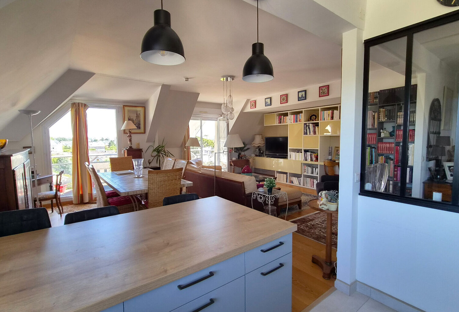 Appartement Duplex - 92 m2 - La RICHE — photo 1