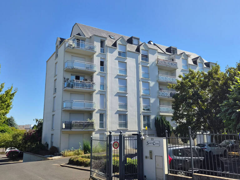 Appartement Duplex - 92 m2 - La RICHE — photo 1