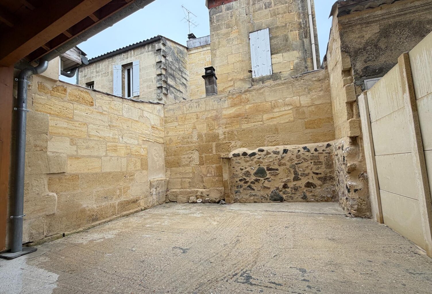 Appartement de 170 m2 neuf + local commercial — photo 1