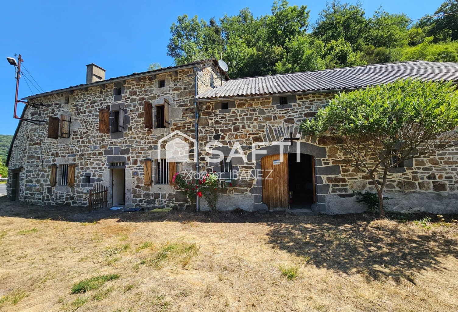 Ancien corps de ferme Chaudes-Aigues (Ventuéjols) — photo 1