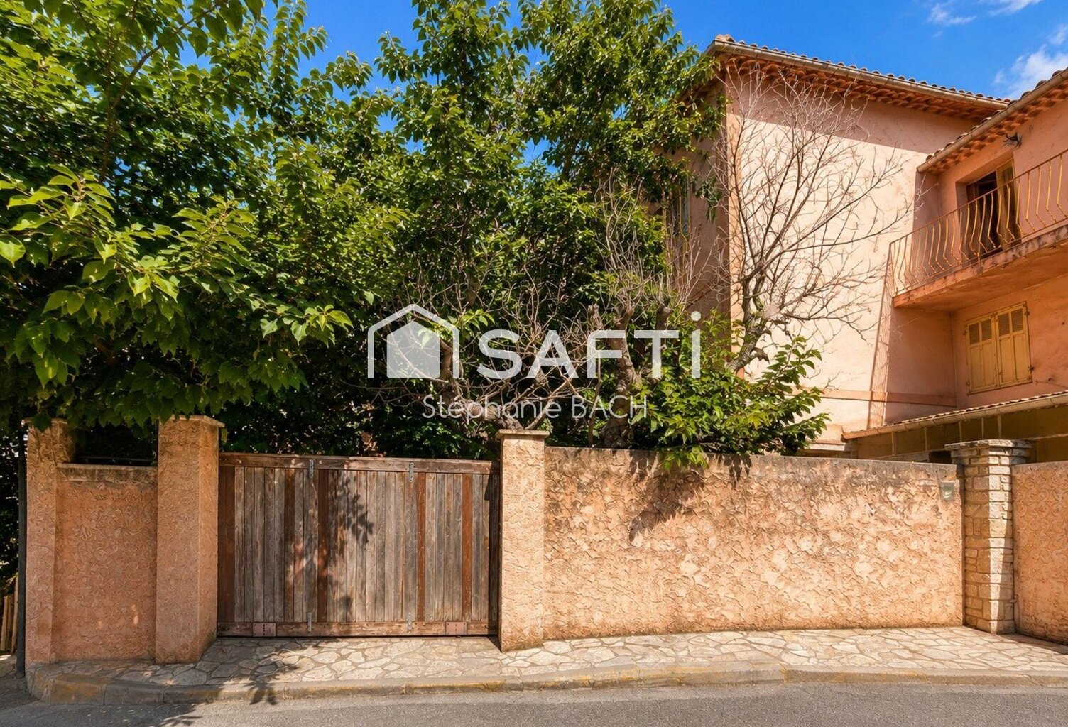 Bandol hypercentre  Maison de famille du XVIII e siècle à réinventer, extérieur et stationnement — photo 1