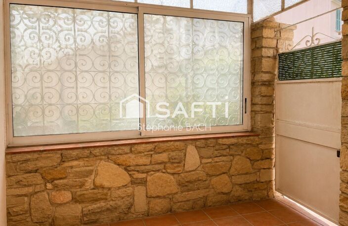Bandol hypercentre  Maison de famille du XVIII e siècle à réinventer, extérieur et stationnement — photo 3