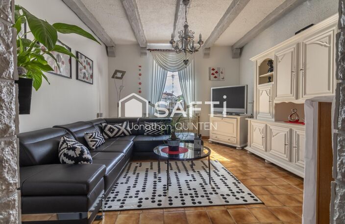 Vous recherchez une maison où chaque détail a été soigné au fil des années ? Cette propriété est faite pour vous. — photo 3
