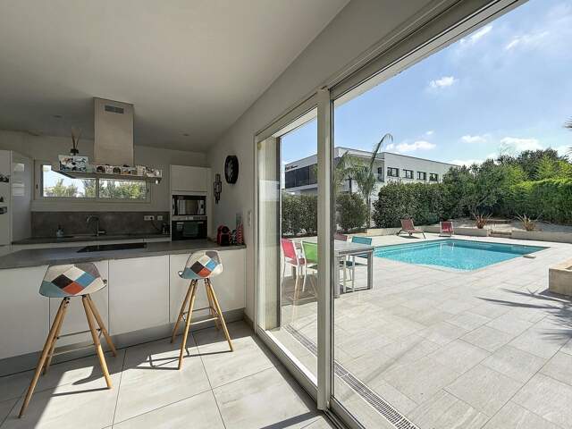 Spacieuse maison 4 chambres avec piscine et prestations modernes — photo du bien