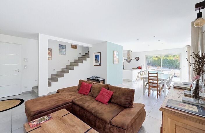 Spacieuse maison 4 chambres avec piscine et prestations modernes — photo 2