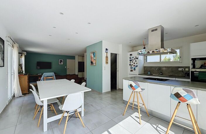 Spacieuse maison 4 chambres avec piscine et prestations modernes — photo 3