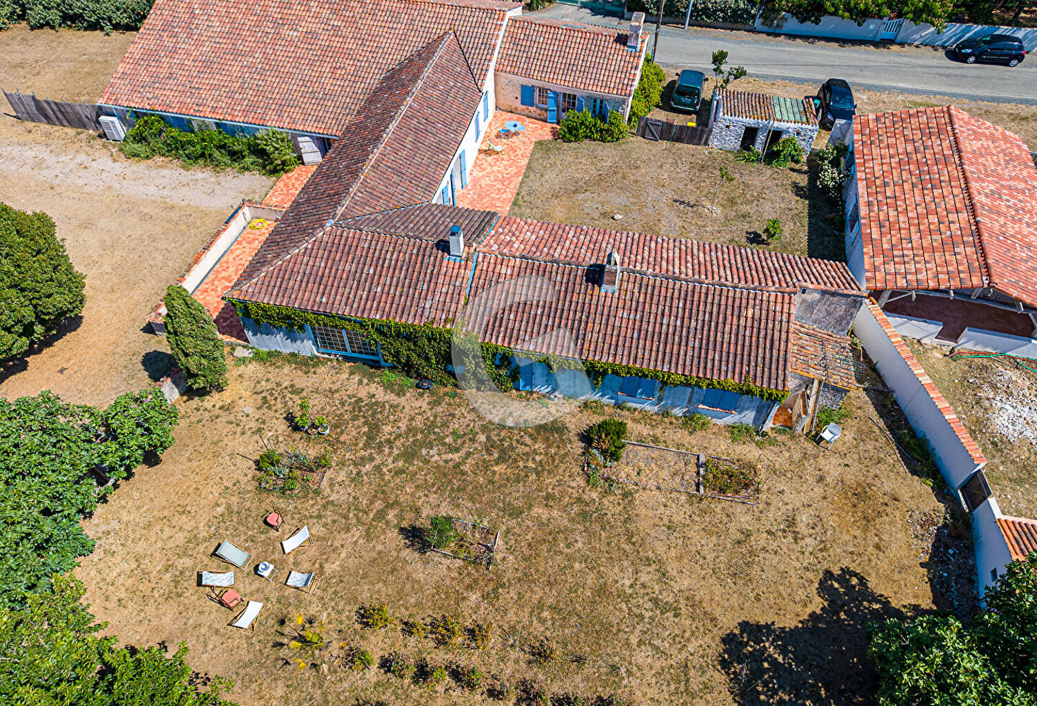 À vendre - Maison de caractère avec gîte et dépendances à Saint-Vincent-sur-Jard — photo 1