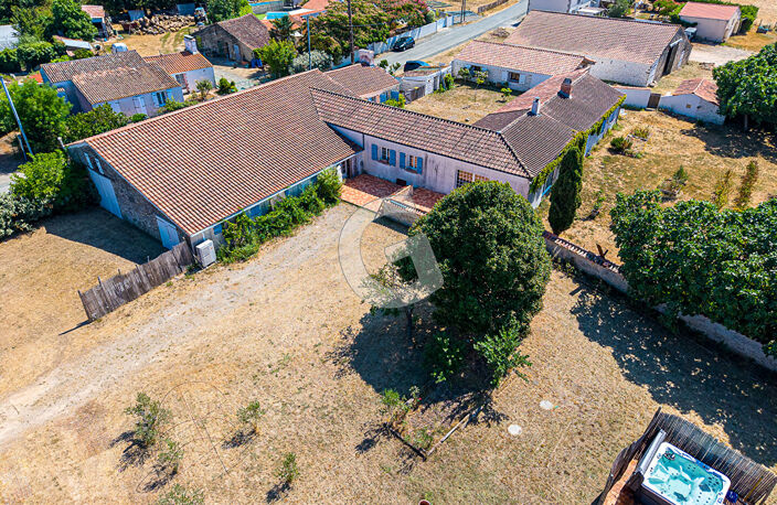 À vendre - Maison de caractère avec gîte et dépendances à Saint-Vincent-sur-Jard — photo 2