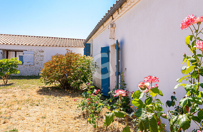 À vendre - Maison de caractère avec gîte et dépendances à Saint-Vincent-sur-Jard — photo 4