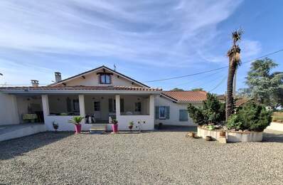 Maison avec piscine et 2 hectares de terrain — photo du bien