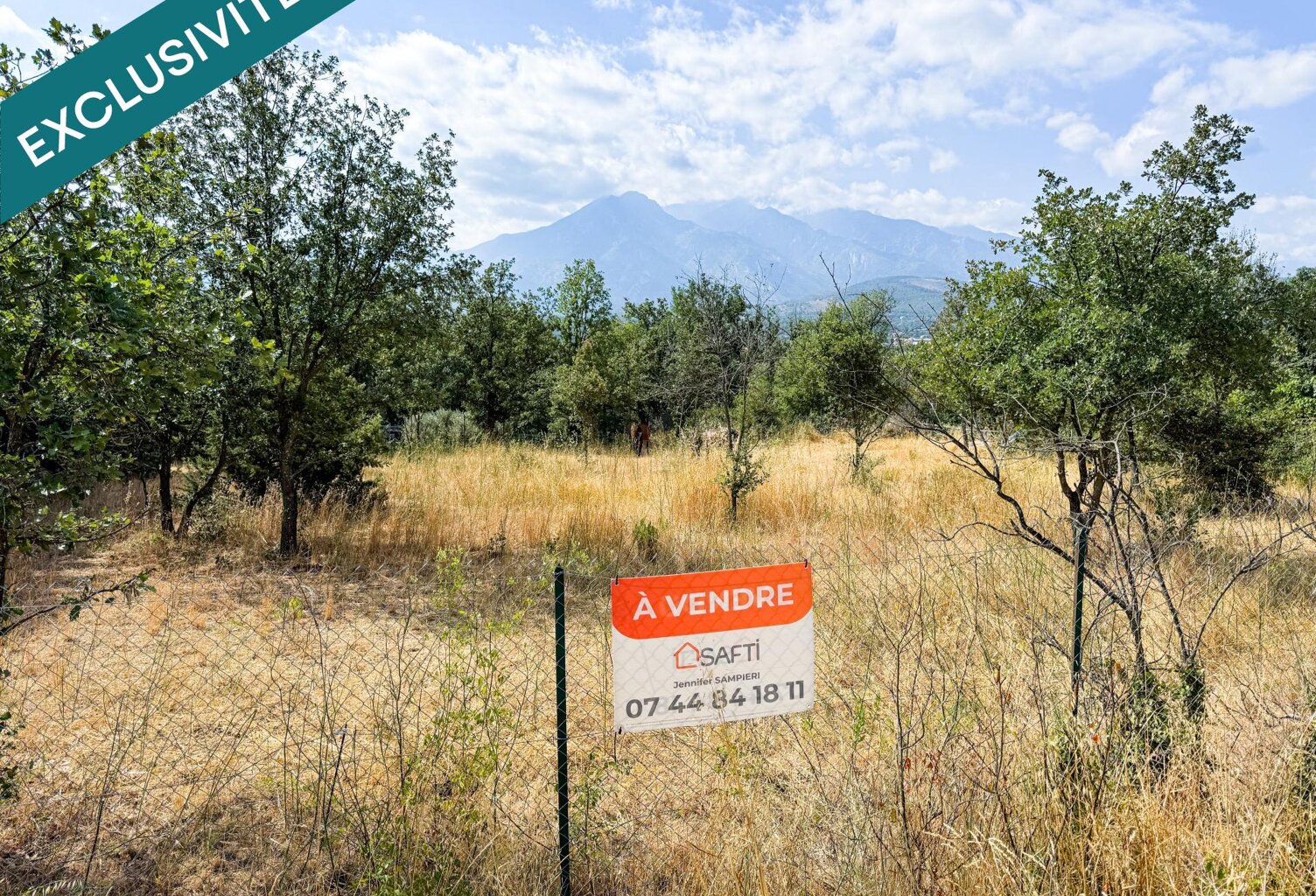 Terrain 1950m2 vue Canigou constructible viabilisé — photo 1
