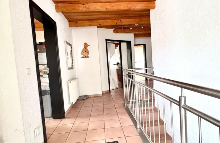 Vente Maison/villa 8 pièces — photo 2