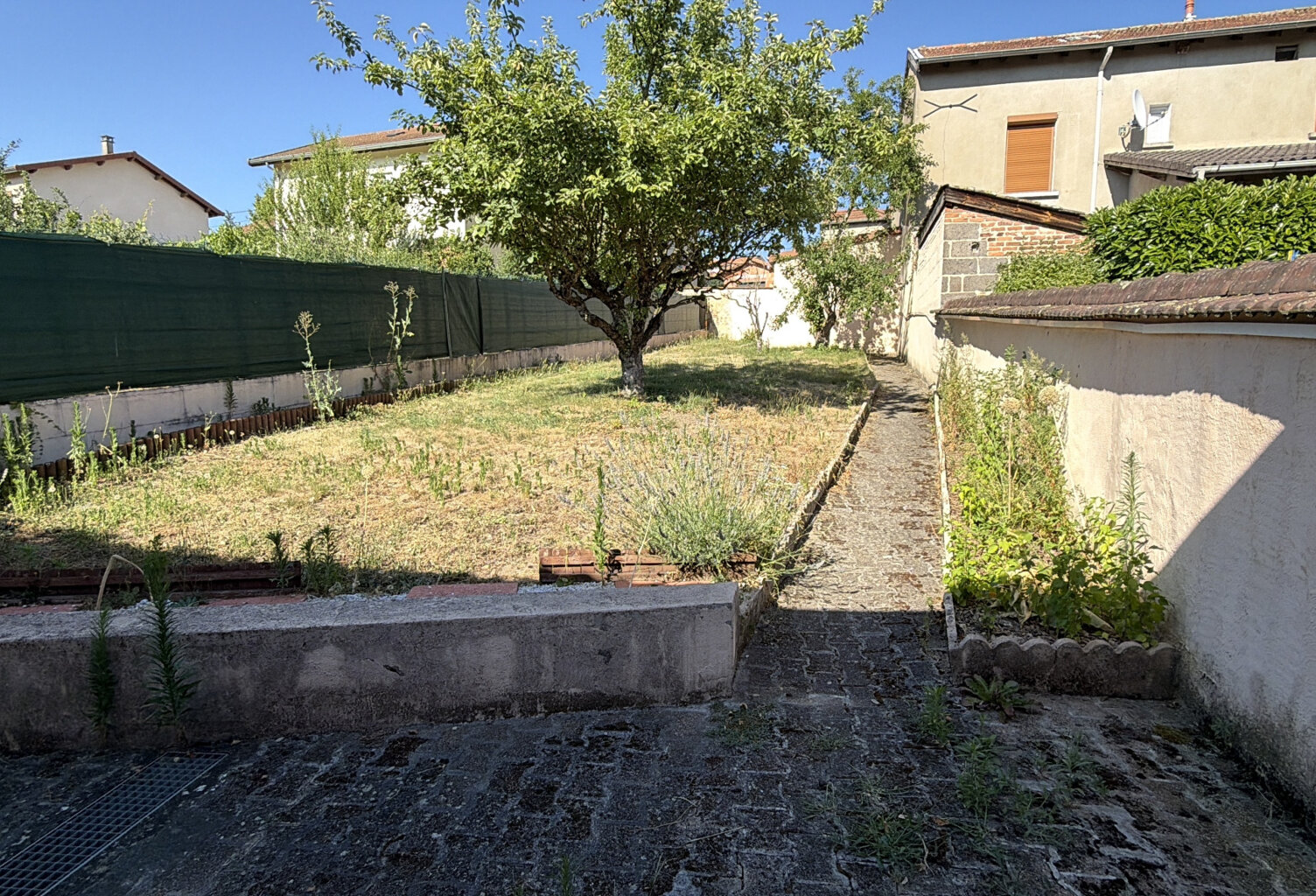 Maison centre ville AMPLEPUIS — photo 1