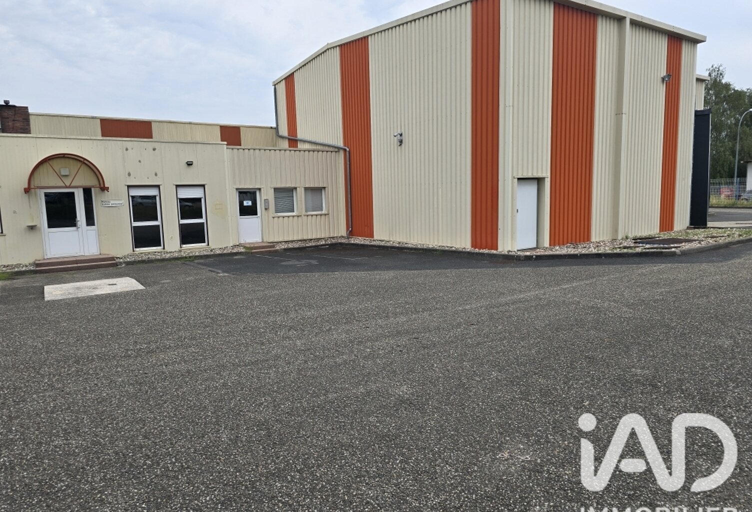 Vente Boutique/Local commercial 1 400 m&sup2; — photo 1