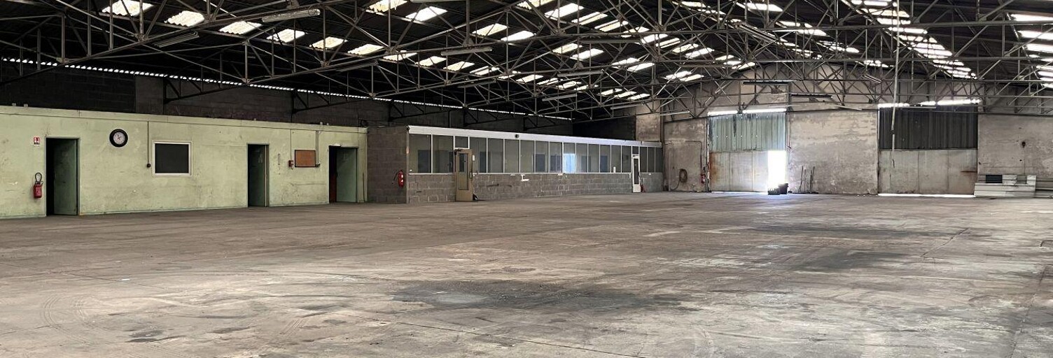 Commerce  1500 m² à louer à Les Ponts-de-Cé (49130)