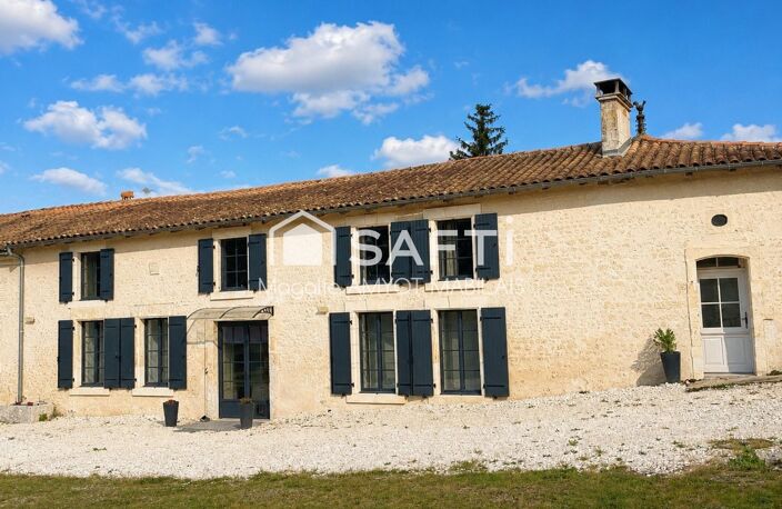 Une propriété charentaise d'exception, entièrement réhabilitée, au cœur de 4,5 ha — photo 2