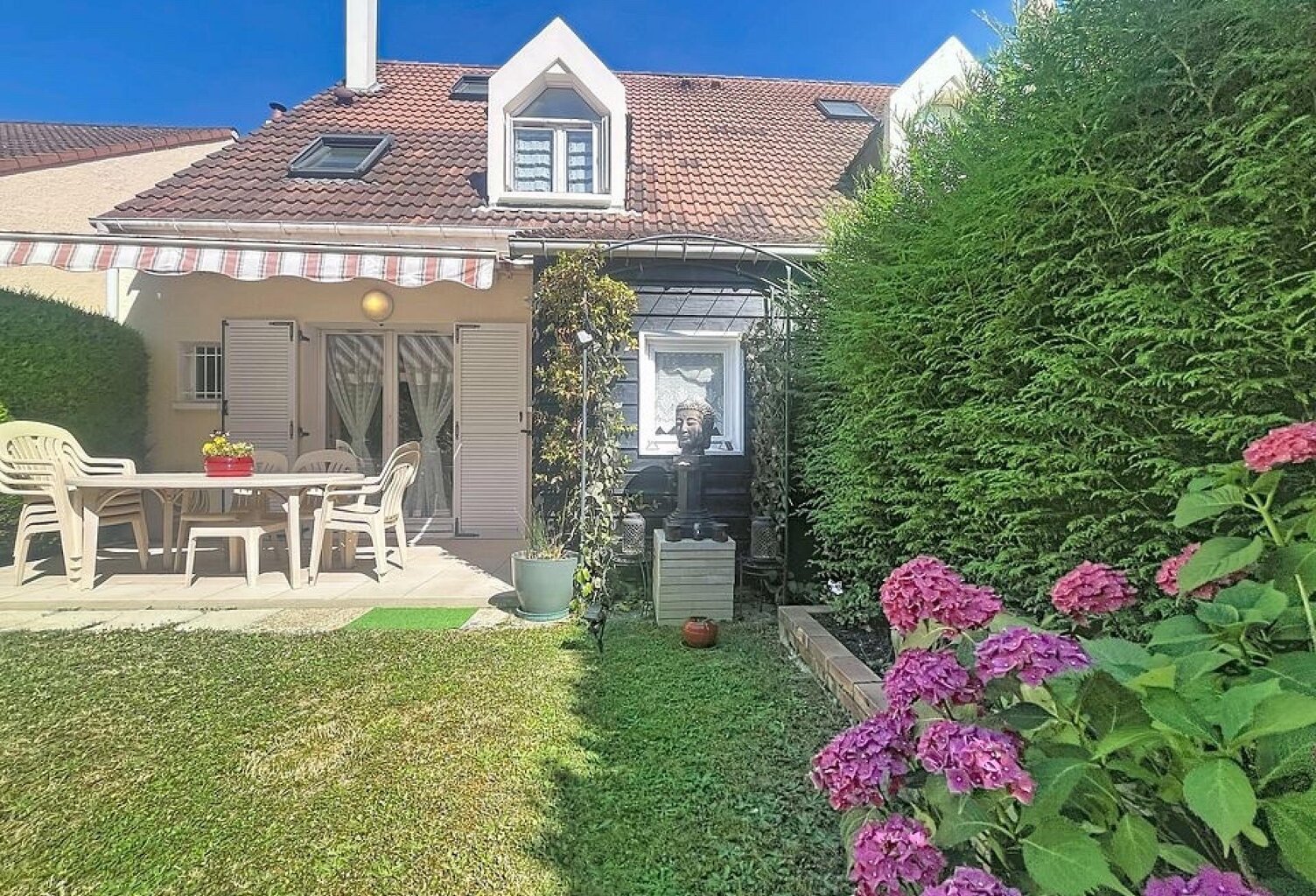 SAFTI- Laura GUIARD vous présente cette maison familiale au coeur du Manet. — photo 1