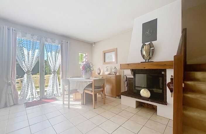 SAFTI- Laura GUIARD vous présente cette maison familiale au coeur du Manet. — photo 2