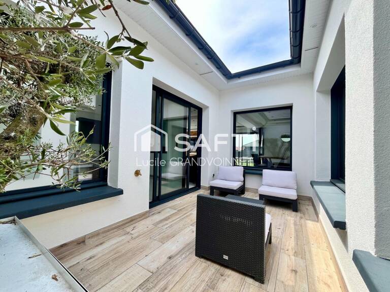 Maison contemporaine de plain-pied 2022 — photo 1