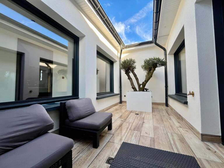 Maison contemporaine de plain-pied 2022 — photo 1