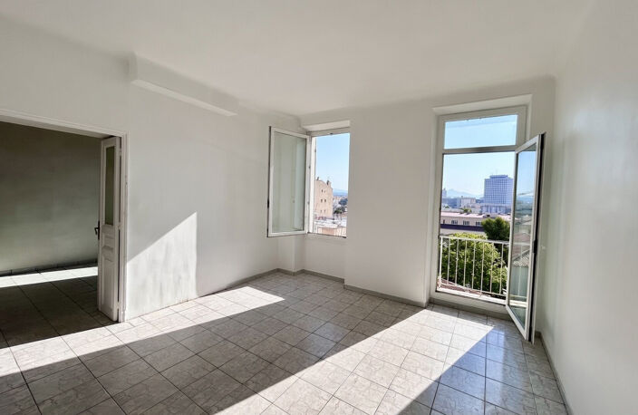 Superbe T5 de 120 m2 avec vue panoramique et balcon Lycée Pé — photo 2
