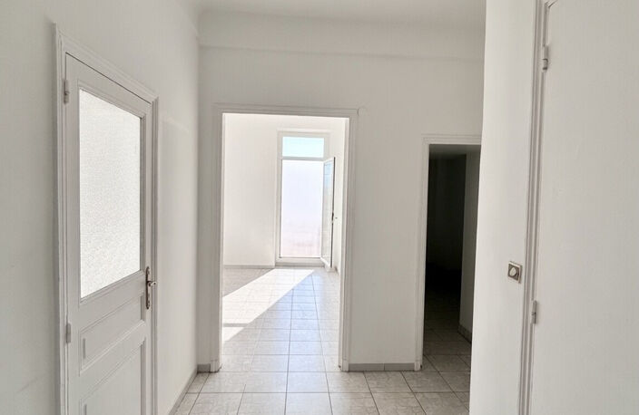 Superbe T5 de 120 m2 avec vue panoramique et balcon Lycée Pé — photo 3