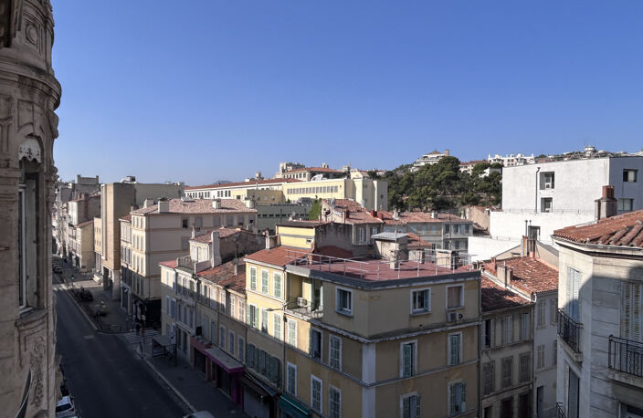 Superbe T5 de 120 m2 avec vue panoramique et balcon Lycée Pé — photo 5