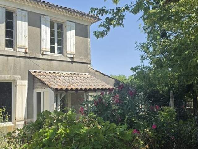 Maison en pierre de 5 pièces principales — photo du bien