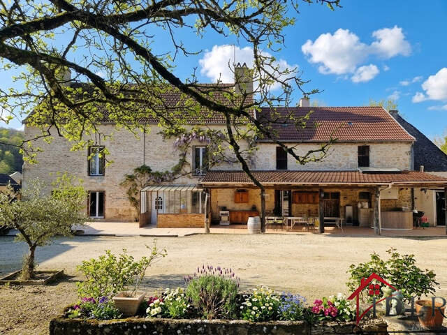 Maison seigneuriale (181 m2) avec Piscine sur Parc clos Arbo — photo du bien