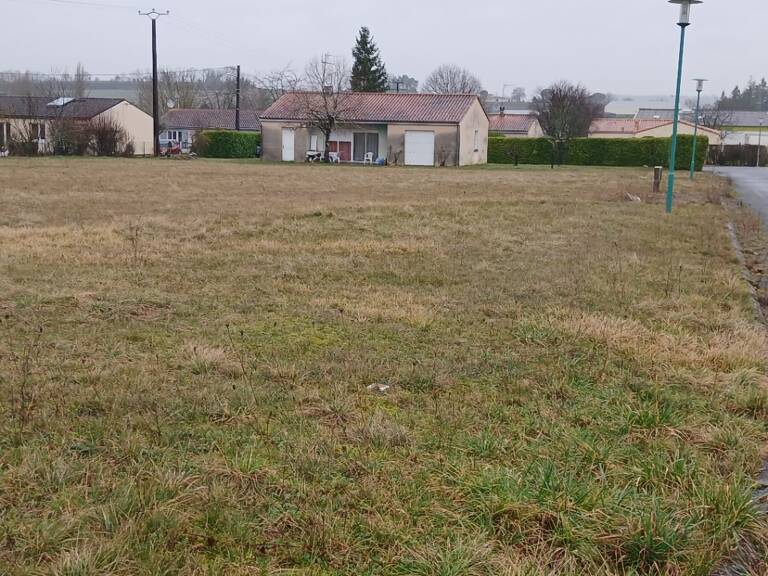 Terrain à bâtir à Verteillac (24320) — photo 1