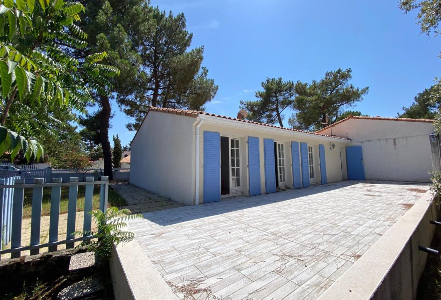 AU CALME, DANS UN QUARTIER RECHERCHÉ PRES DU CENTRE VILLE ET PLAGE DE LA PALMYRE — photo 1
