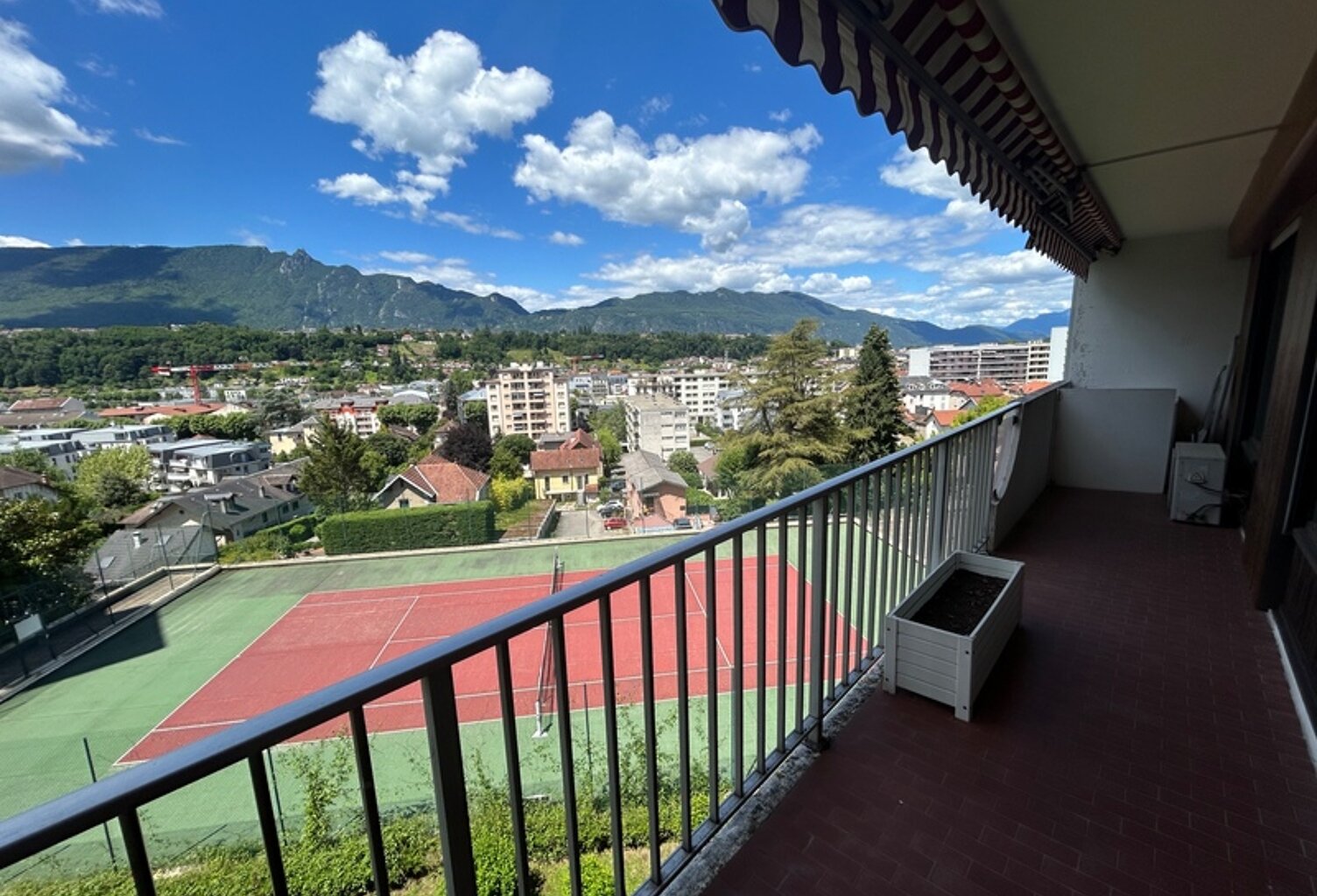 aix les bains "résidence Montcalm" appartement  4 pièces 104 m2 avec 2 garages et une cave — photo 1