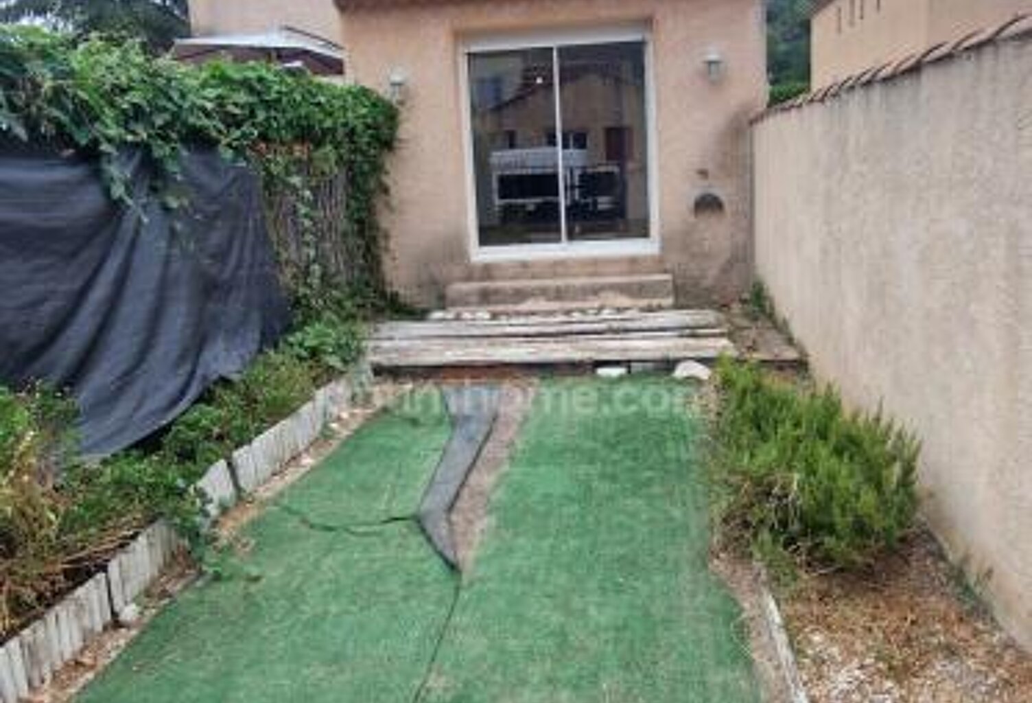 REZ DE JARDIN T2 AVEC 2 PLACES DE PARKING! — photo 1