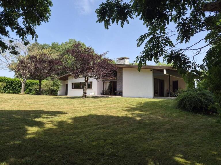 À vendre, proche de Trie-sur-Baïse (Hautes Pyrénées): Villa 5 chambres avec sous-sol, garage et piscine, nichée au cœur d'un jardin paysager de 8 531m² – emplacement calme à quelques pas du centre-ville — photo 1