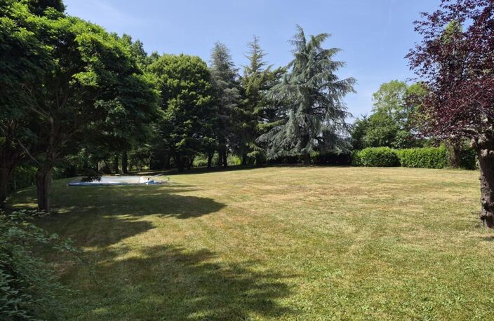 À vendre, proche de Trie-sur-Baïse (Hautes Pyrénées): Villa 5 chambres avec sous-sol, garage et piscine, nichée au cœur d'un jardin paysager de 8 531m² – emplacement calme à quelques pas du centre-ville — photo 3