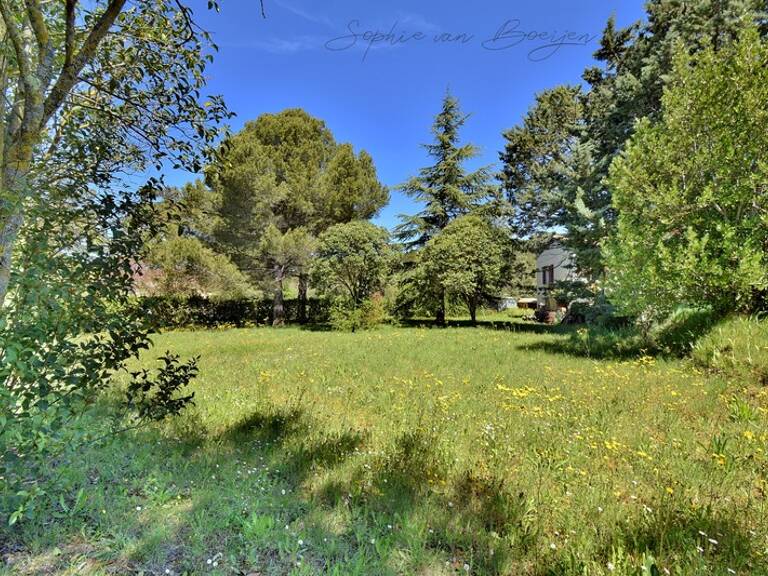 Terrain de 1 423 m² viabilisé à EGUILLES (13) — photo 1