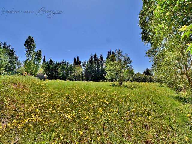 Terrain de 1 423 m² à viabiliser à EGUILLES (13) — photo du bien